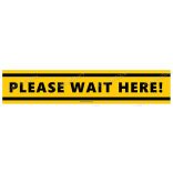Téglalap alakú padlómatrica - „Kérjük itt várakozzon” angol nyelven - Please wait here! 